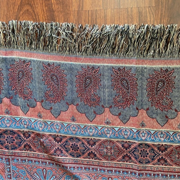 Beautiful light reversible Paisley Brocade Tassel Large Scarf Pashmina Throw - Picture 7 of 13